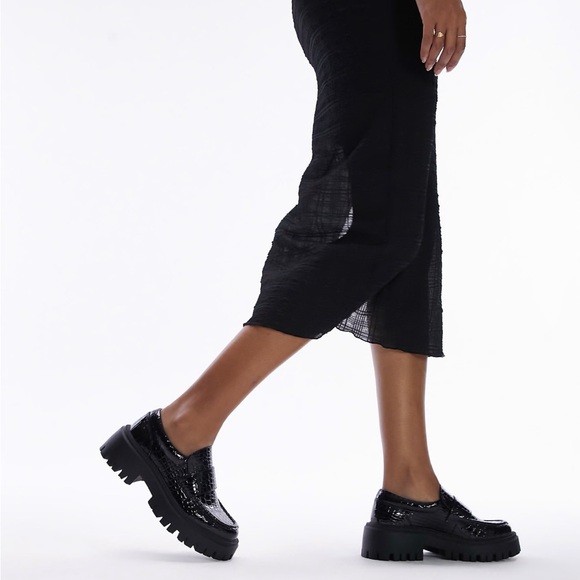 Topshop Lottie chunky loafers in black croc - Picture 2 of 12